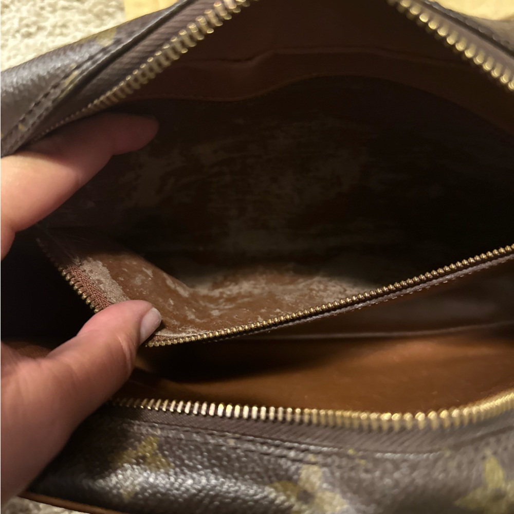 🙌🏼🙌🏼🙌🏼AUTHENTIC LOUIS VUITTON CROSSBODY🙌🏼🙌🏼🙌🏼 - Picture 4 of 12
